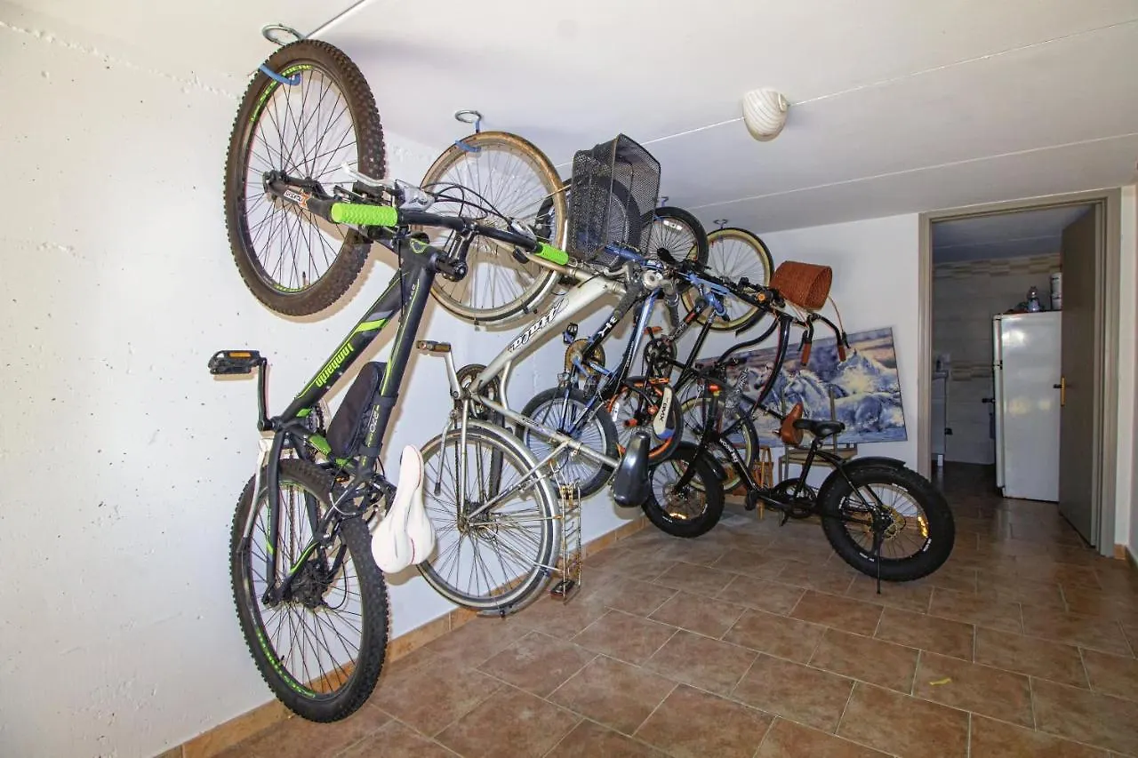 Dd House Family Holiday Apartment تشيزينا