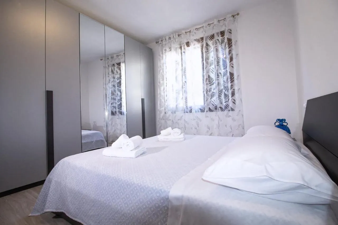Dd House Family Holiday Apartment تشيزينا