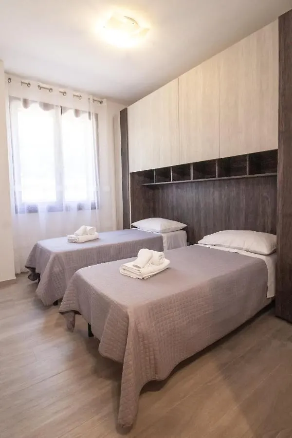 Dd House Family Holiday Apartment تشيزينا